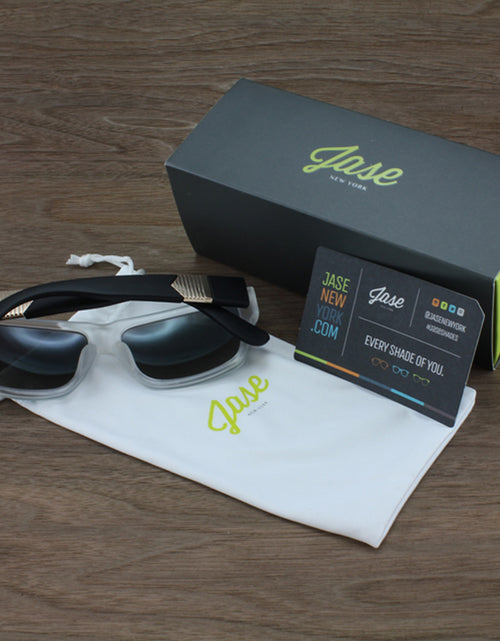 Load image into Gallery viewer, Jase New York Carter Sunglasses in Frost