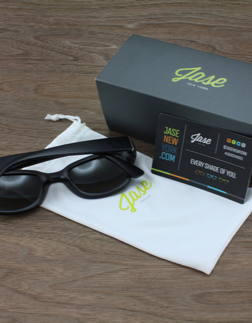 Load image into Gallery viewer, Jase New York Delano Sunglasses in Matte Black